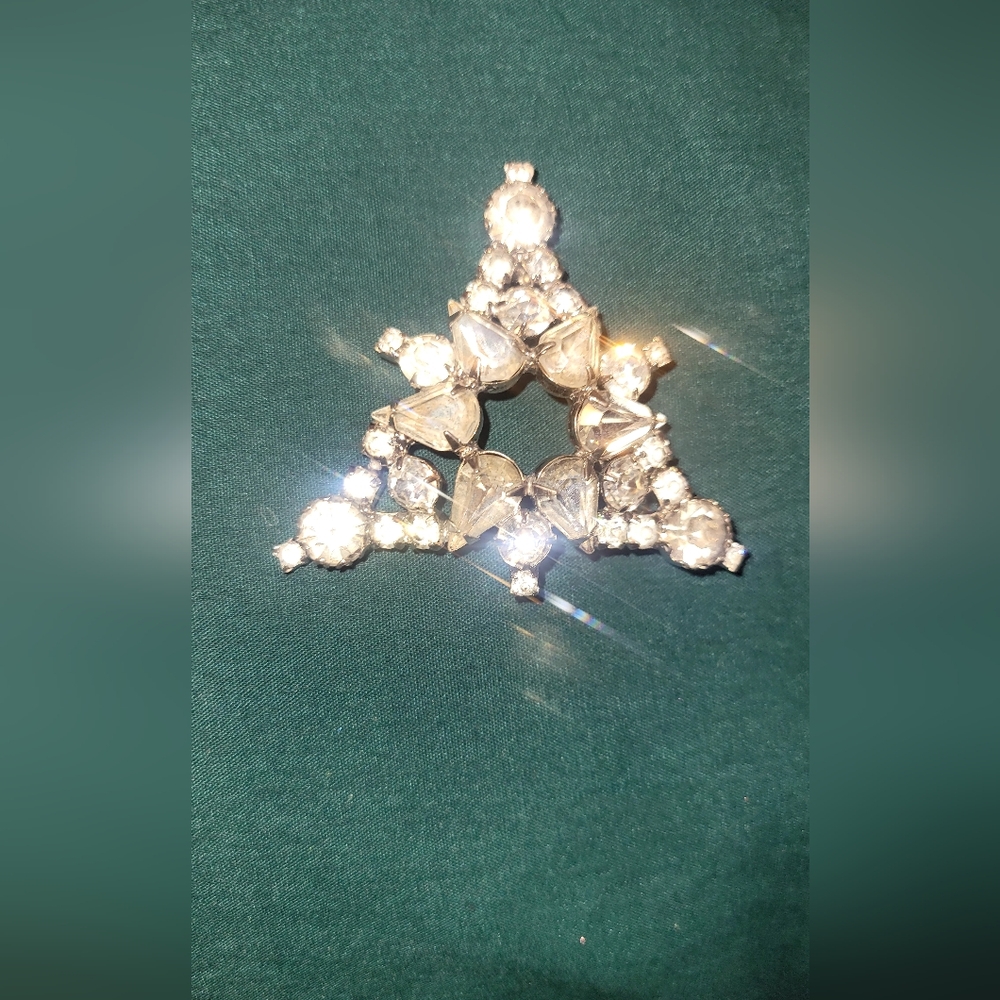 Vintage rhinestone triangle brooch - Picture 3 of 6